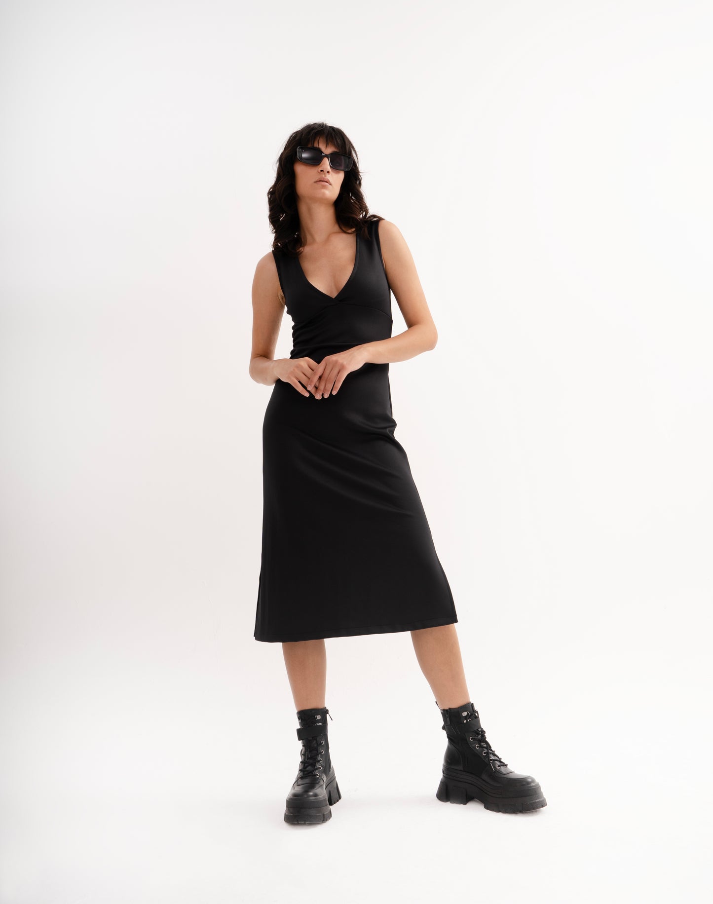 V-NECK MIDI SLEEVELESS BLACK DRESS WITH SIDE SPLIT